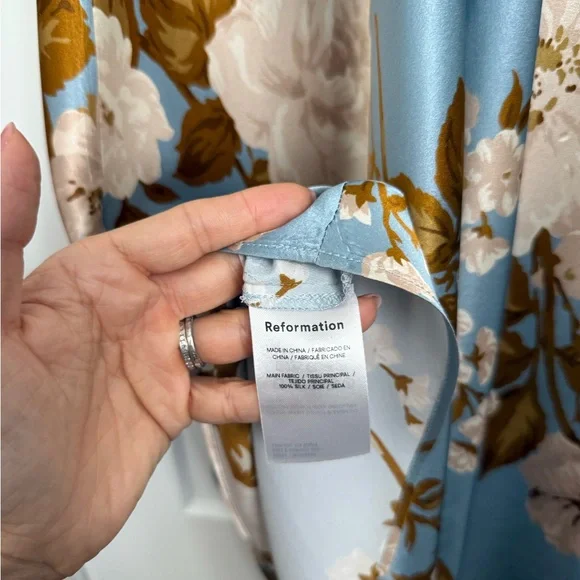 Reformation Ronda Asymmetrical Cowl Neck Silk Maxi Dress Serene Blue Floral is available for purchase on au PAY Market - Imported Goods Online Store Co.Ltd. | au PAY Market - Online Shopping Site Reformation Ronda Asymmetrical Cowl Neck Silk Maxi Dress Serene Blue Floral is available for purchase on au PAY Market - Imported Goods Online Store Co.Ltd. | au PAY Market - Online Shopping Site
